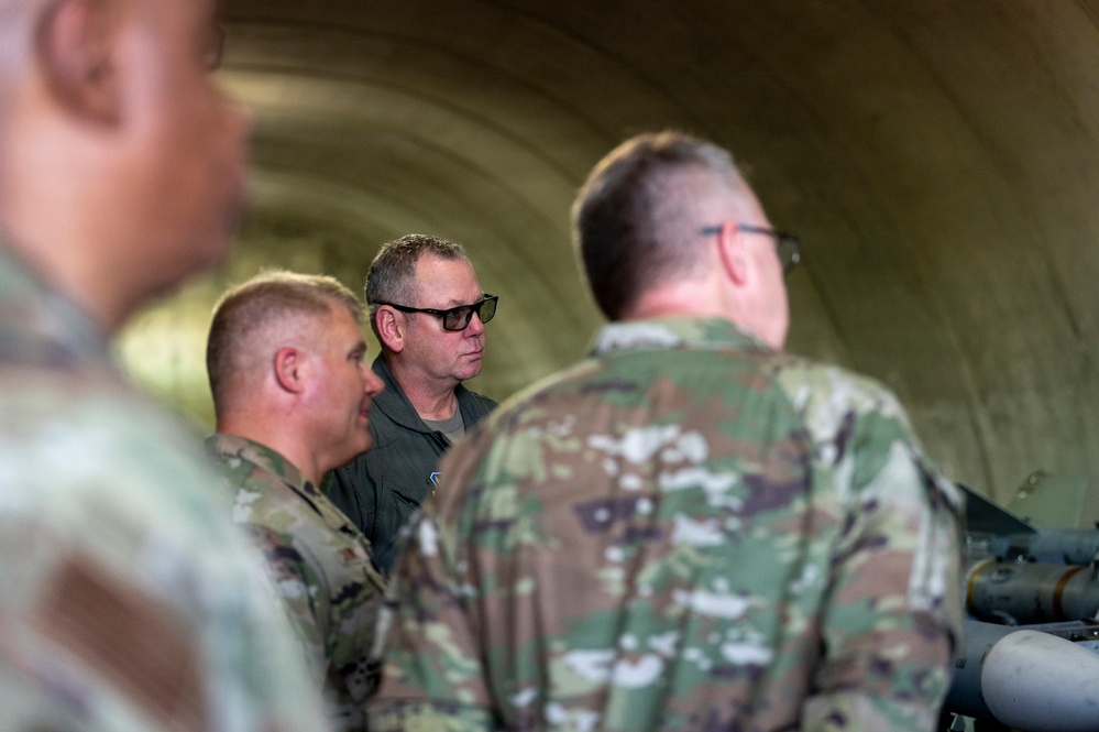 Lt. Gen. Ahmann Visits the 180FW