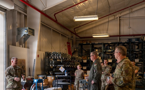 Lt. Gen. Ahmann Visits the 180FW