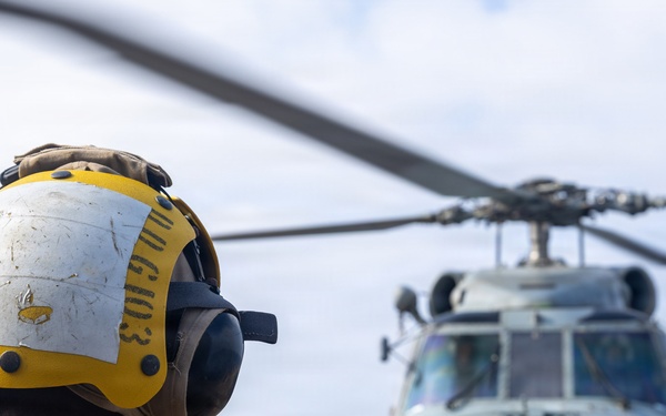Truxtun Conducts Flight Operations