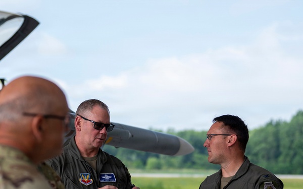 Lt. Gen. Ahmann Visits the 180FW
