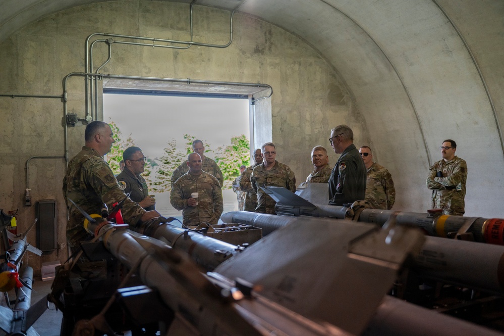 Lt. Gen. Ahmann Visits the 180FW