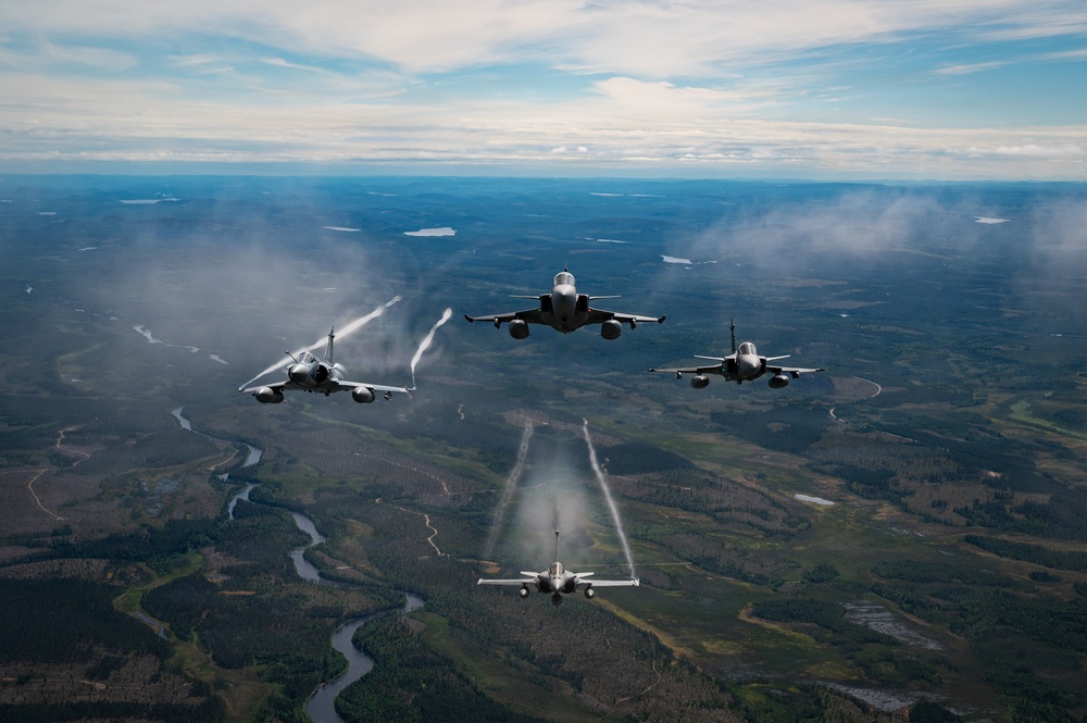 Kentcuky Airmen provide tactical airlift for RAFL26 formation flight