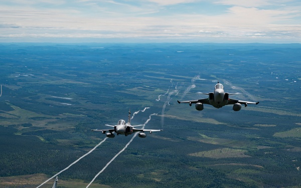 Kentcuky Airmen provide tactical airlift for RAFL26 formation flight