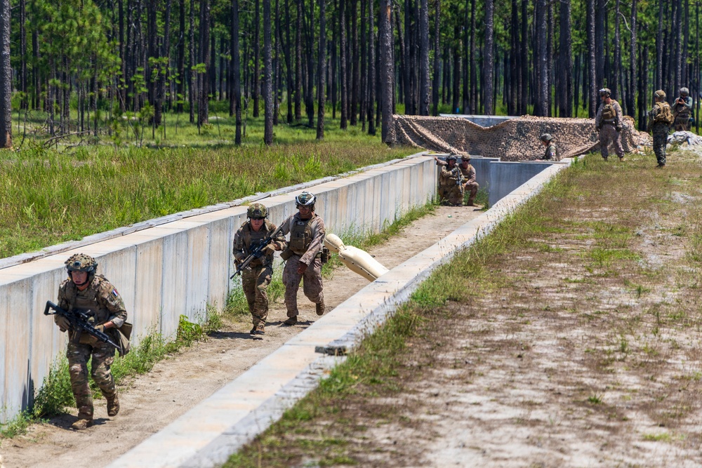 FLEETEX 250 | U.S. and French Marines Participate in a Bilateral Company Live-Fire Range