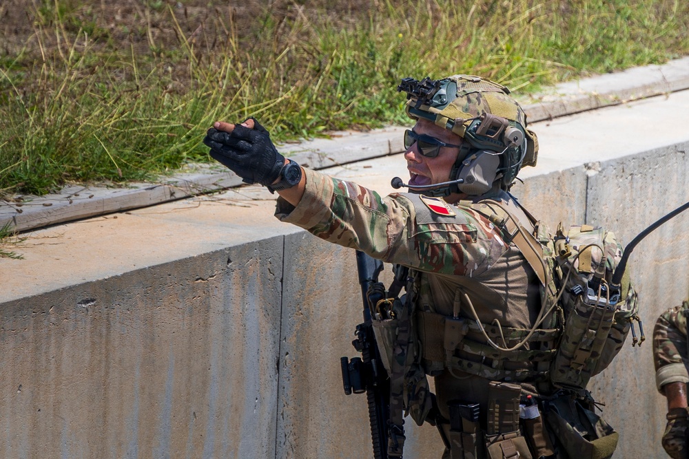 FLEETEX 250 | U.S. and French Marines Participate in a Bilateral Company Live-Fire Range
