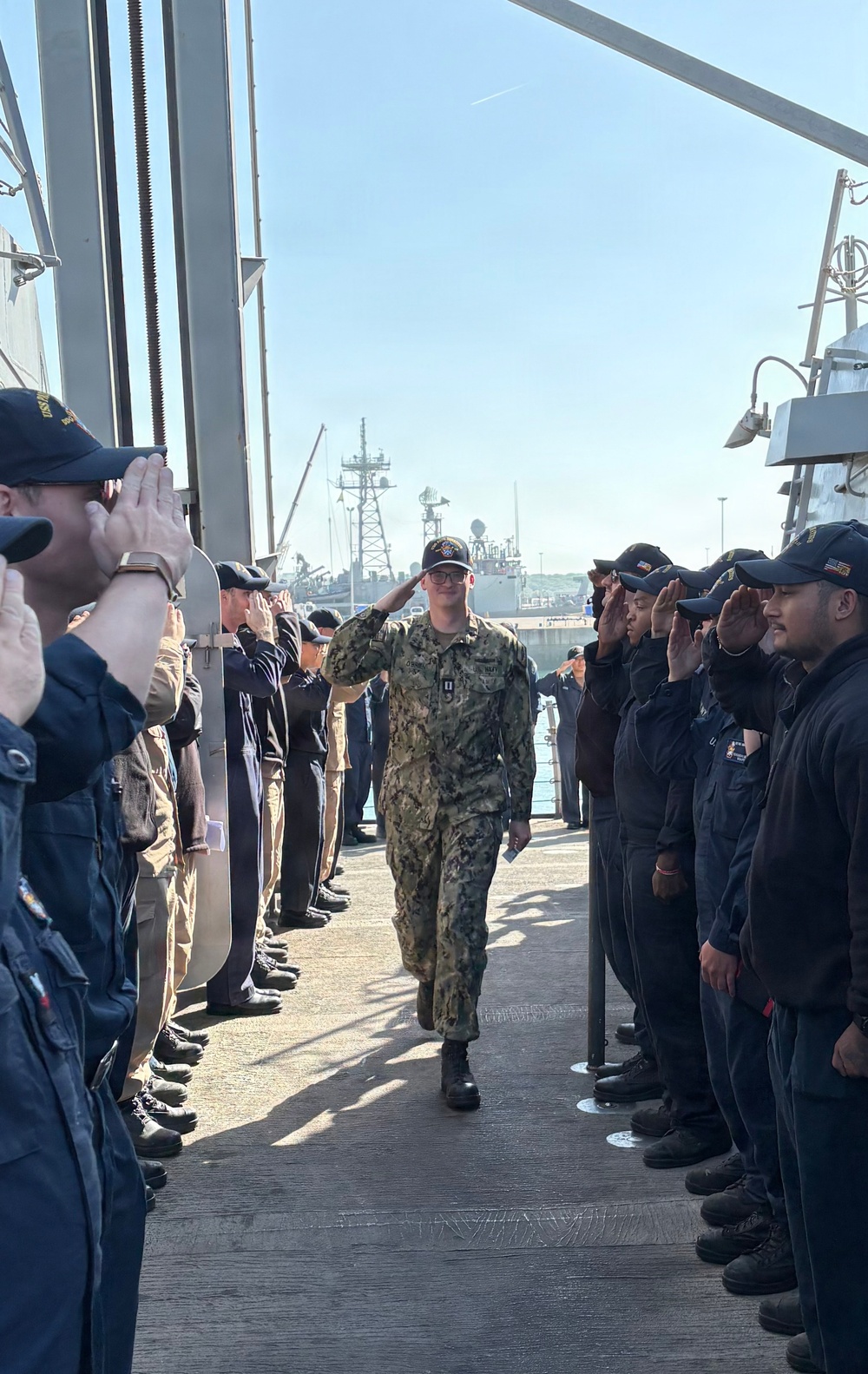 USS PAUL IGNATIUS bids farewell to departing sailors