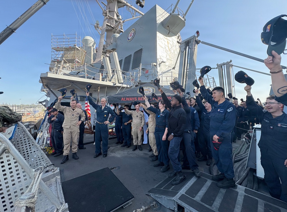 USS PAUL IGNATIUS bids farewell to departing sailors