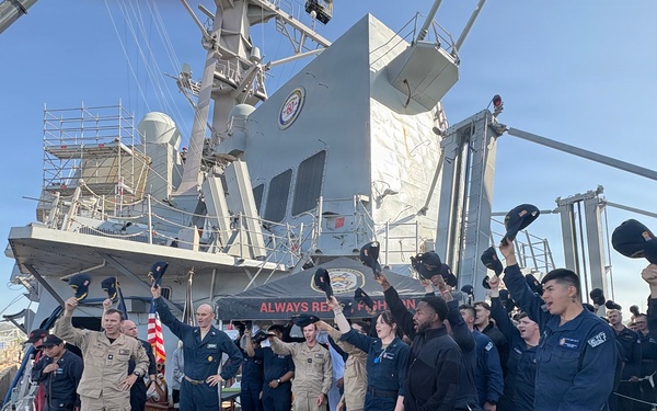 USS PAUL IGNATIUS bids farewell to departing sailors