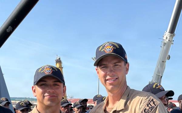 USS PAUL IGNATIUS bids farewell to departing sailors