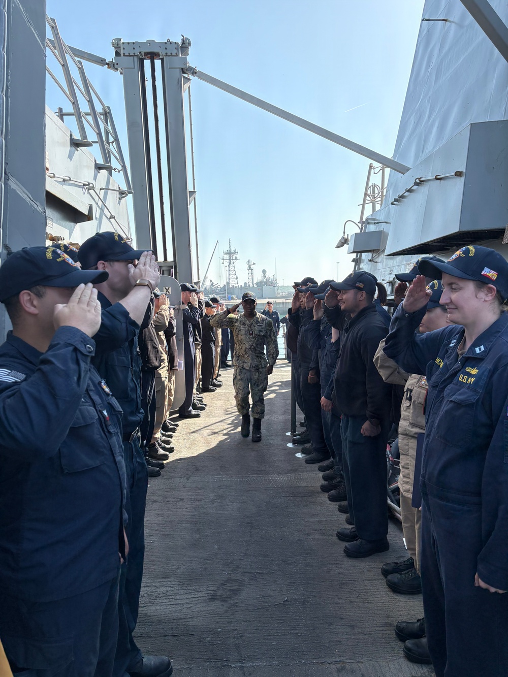 USS PAUL IGNATIUS bids farewell to departing sailors