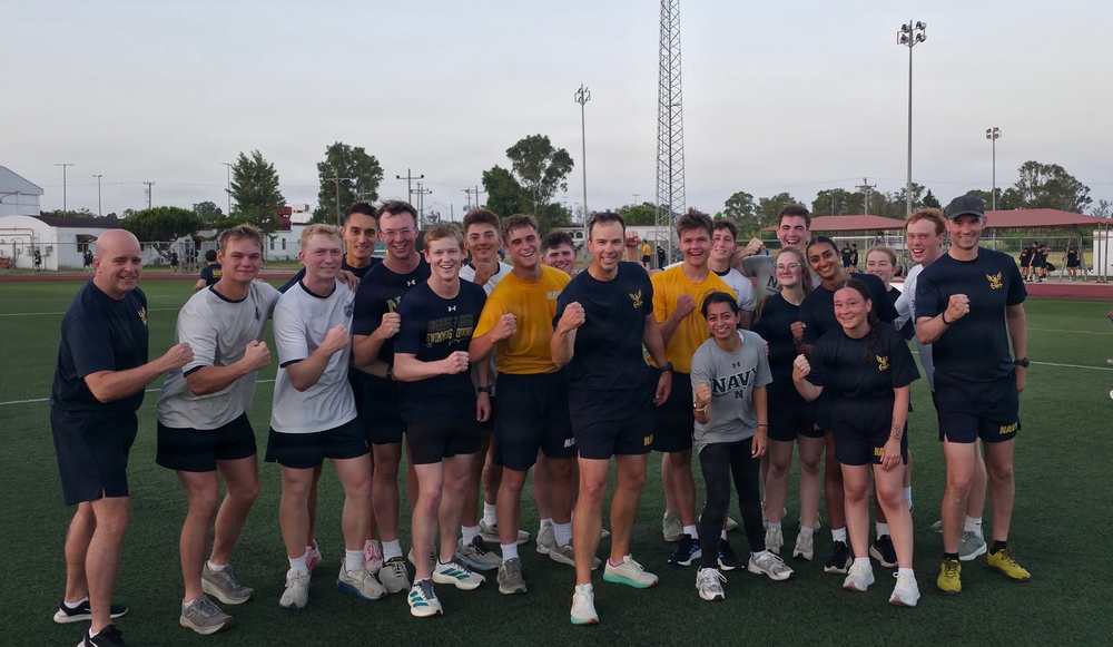 USS PAUL IGNATIUS (DDG 117) hosts midshipmen on summer cruise