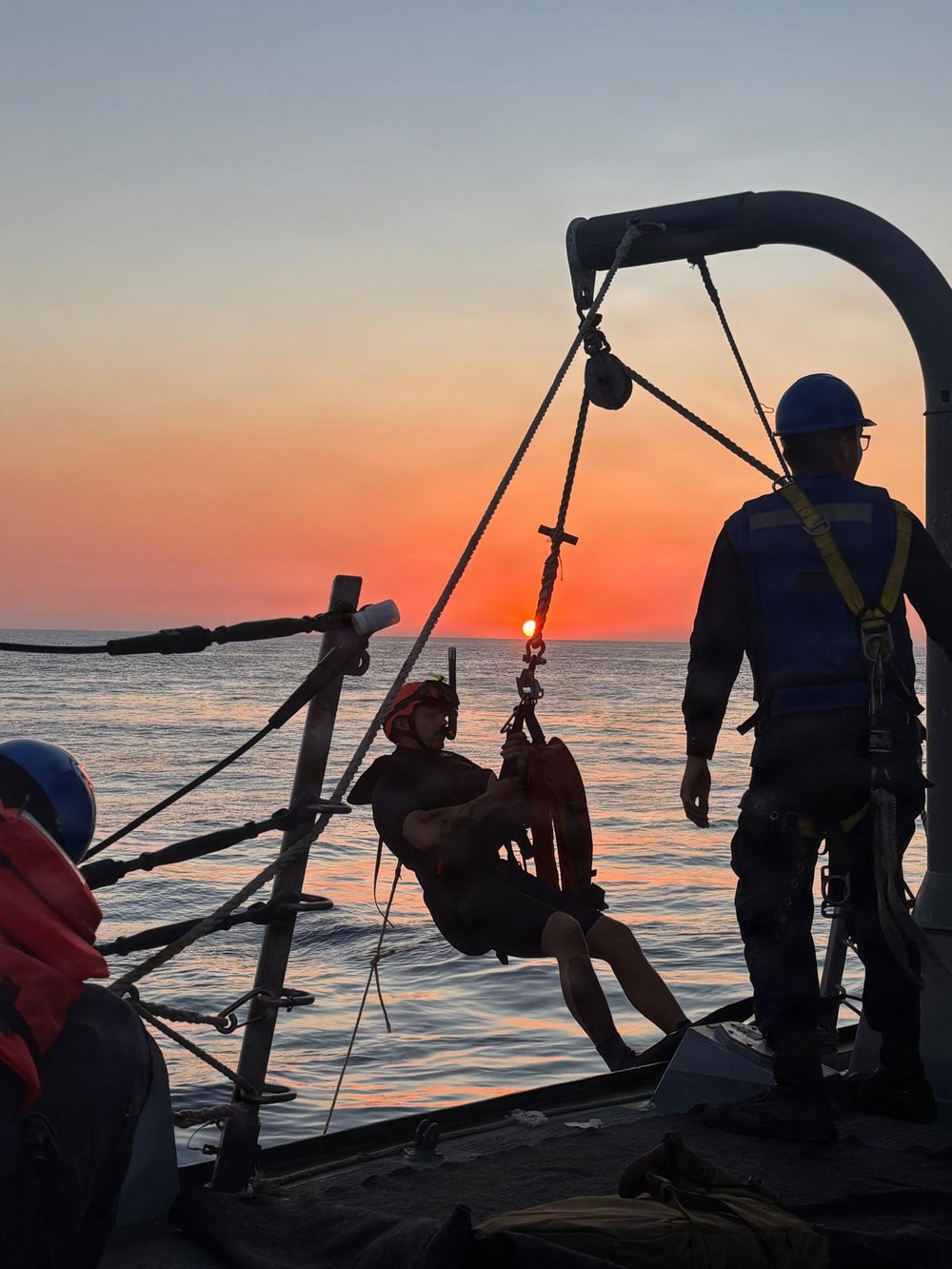 USS PAUL IGNATIUS (DDG 117) conducts search and rescue drills