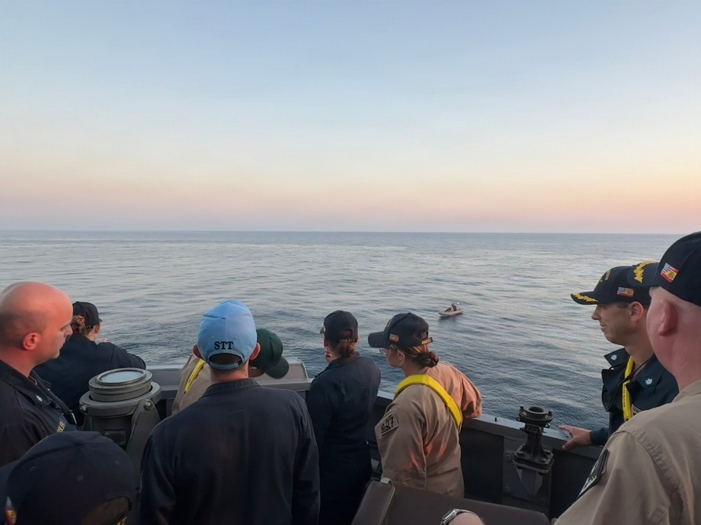 USS PAUL IGNATIUS (DDG 117) hosts Capt. Klug for sea trials events