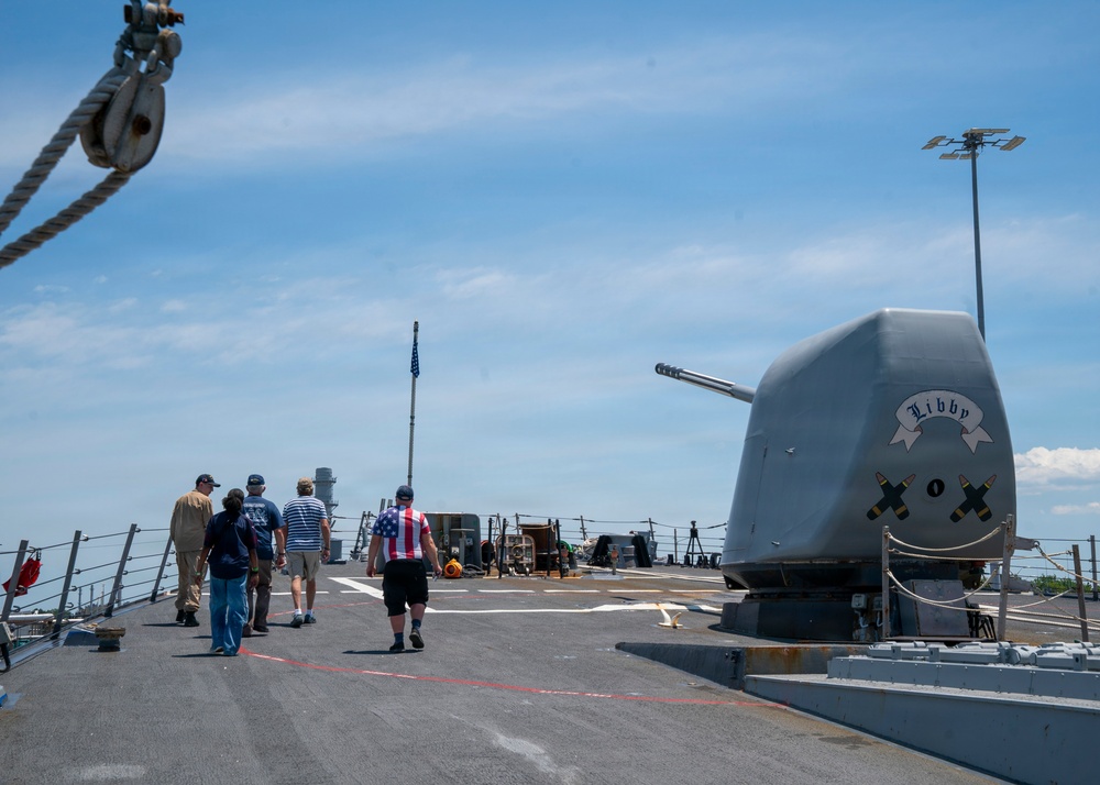 USS Mahan conducts Public Ship Tours