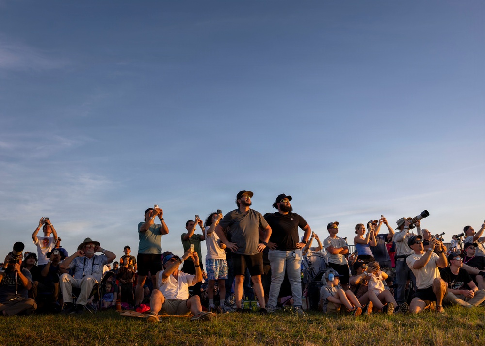 F-22 Aerial Demonstration Team brings the fun to SUN 'n FUN Aerospace Expo