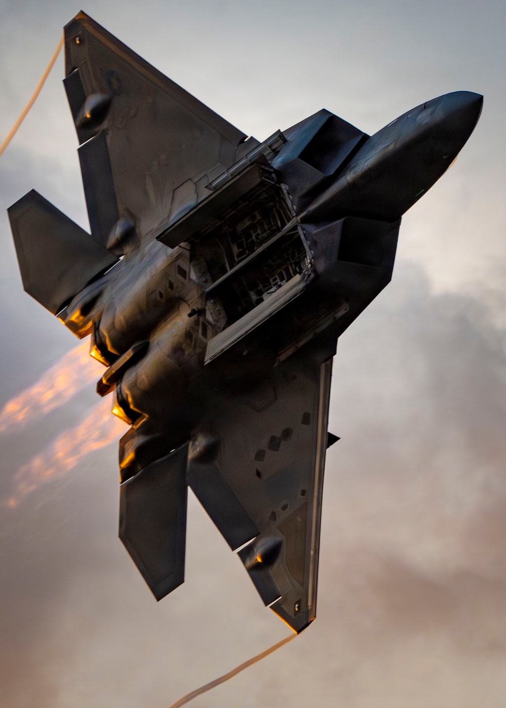 F-22 Aerial Demonstration Team brings the fun to SUN 'n FUN Aerospace Expo