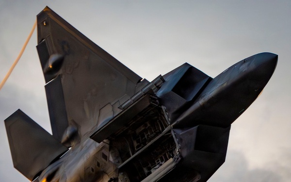F-22 Aerial Demonstration Team brings the fun to SUN 'n FUN Aerospace Expo