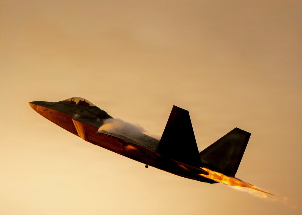 F-22 Aerial Demonstration Team brings the fun to SUN 'n FUN Aerospace Expo