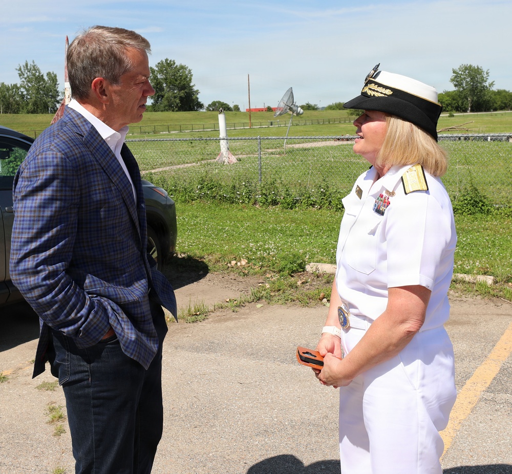 Sailors Speak with Nebraska Governor at Omaha Navy Week