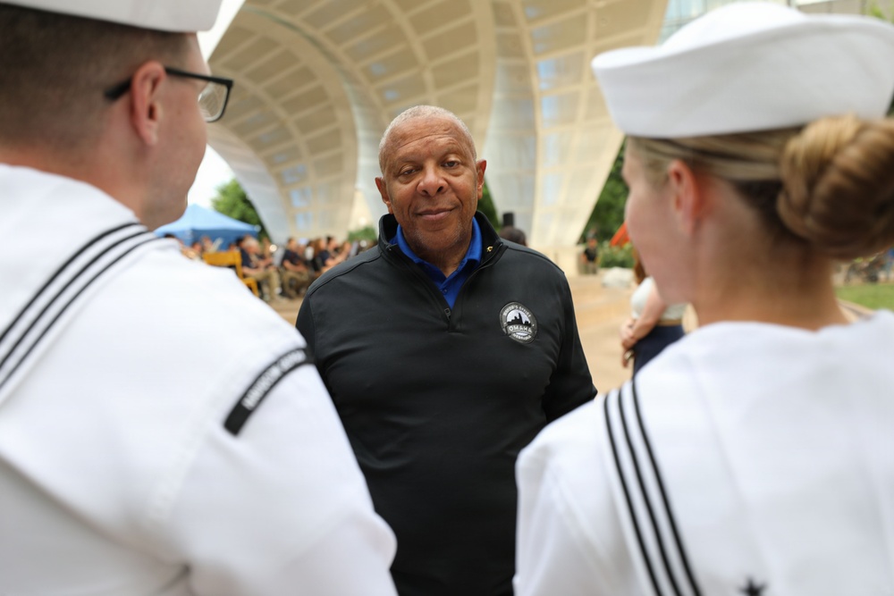Omaha Mayor speaks with sailors