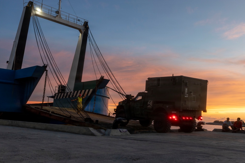 3rd Marine Littoral Regiment loads Philippine surface connectors during KAMANDAG 10