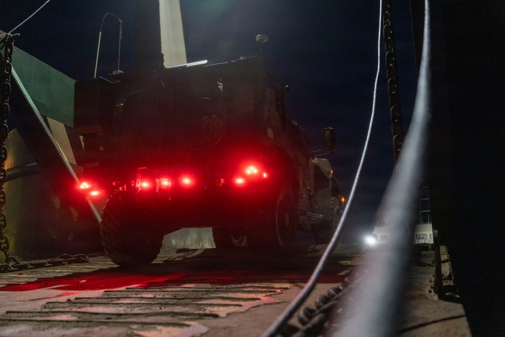 3rd Marine Littoral Regiment loads Philippine surface connectors during KAMANDAG 10