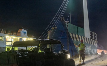 3rd Marine Littoral Regiment loads Philippine surface connectors during KAMANDAG 10