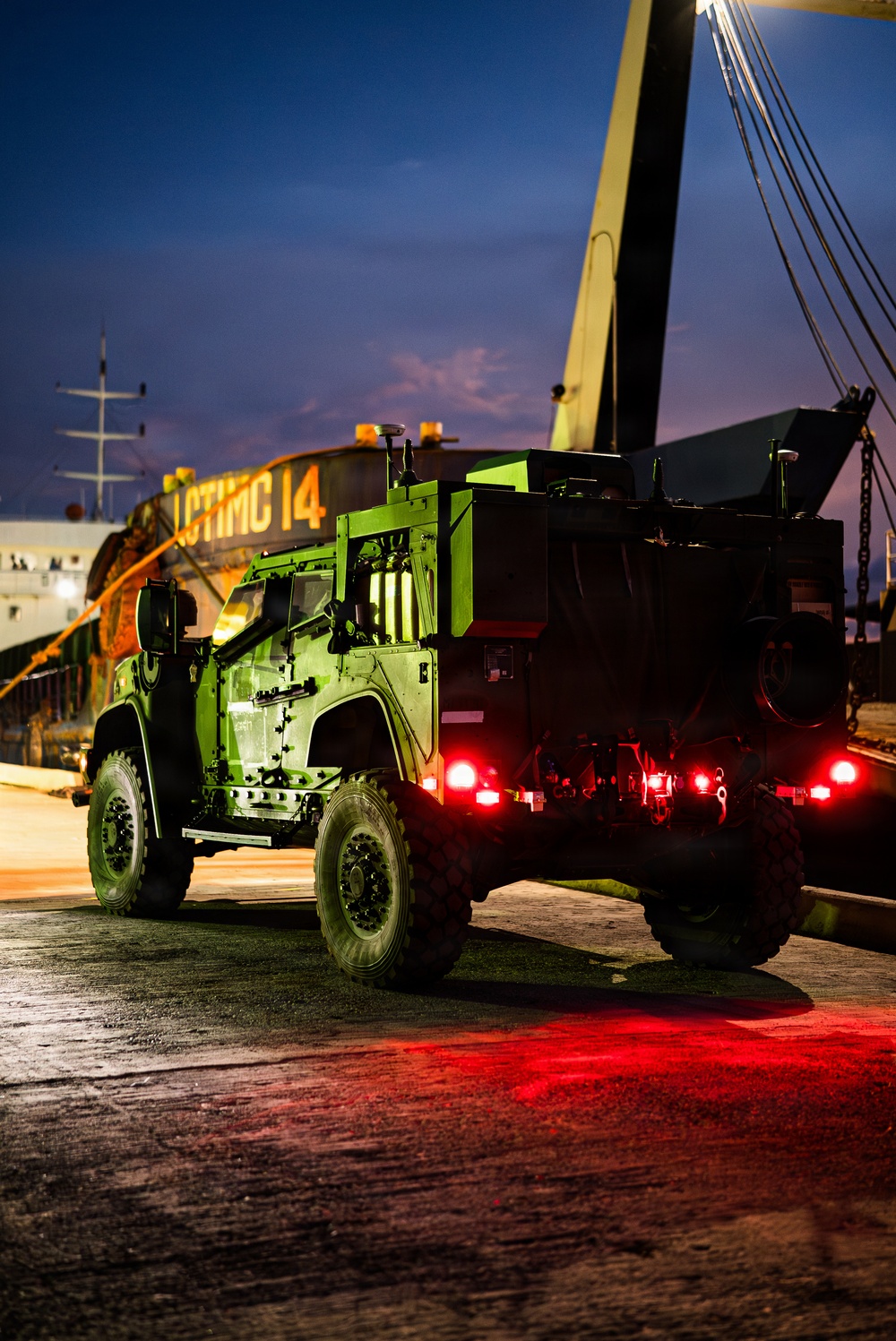 3rd Marine Littoral Regiment loads Philippine surface connectors during KAMANDAG 10