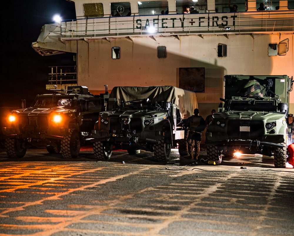 3rd Marine Littoral Regiment loads Philippine surface connectors during KAMANDAG 10