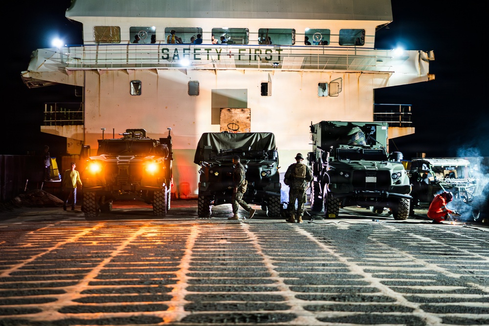 3rd Marine Littoral Regiment loads Philippine surface connectors during KAMANDAG 10