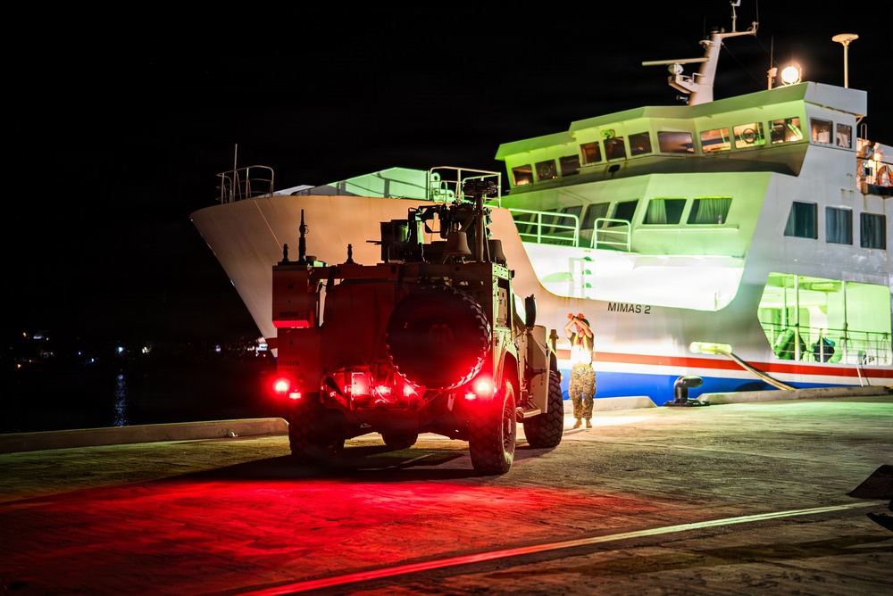 3rd Marine Littoral Regiment loads Philippine surface connectors during KAMANDAG 10