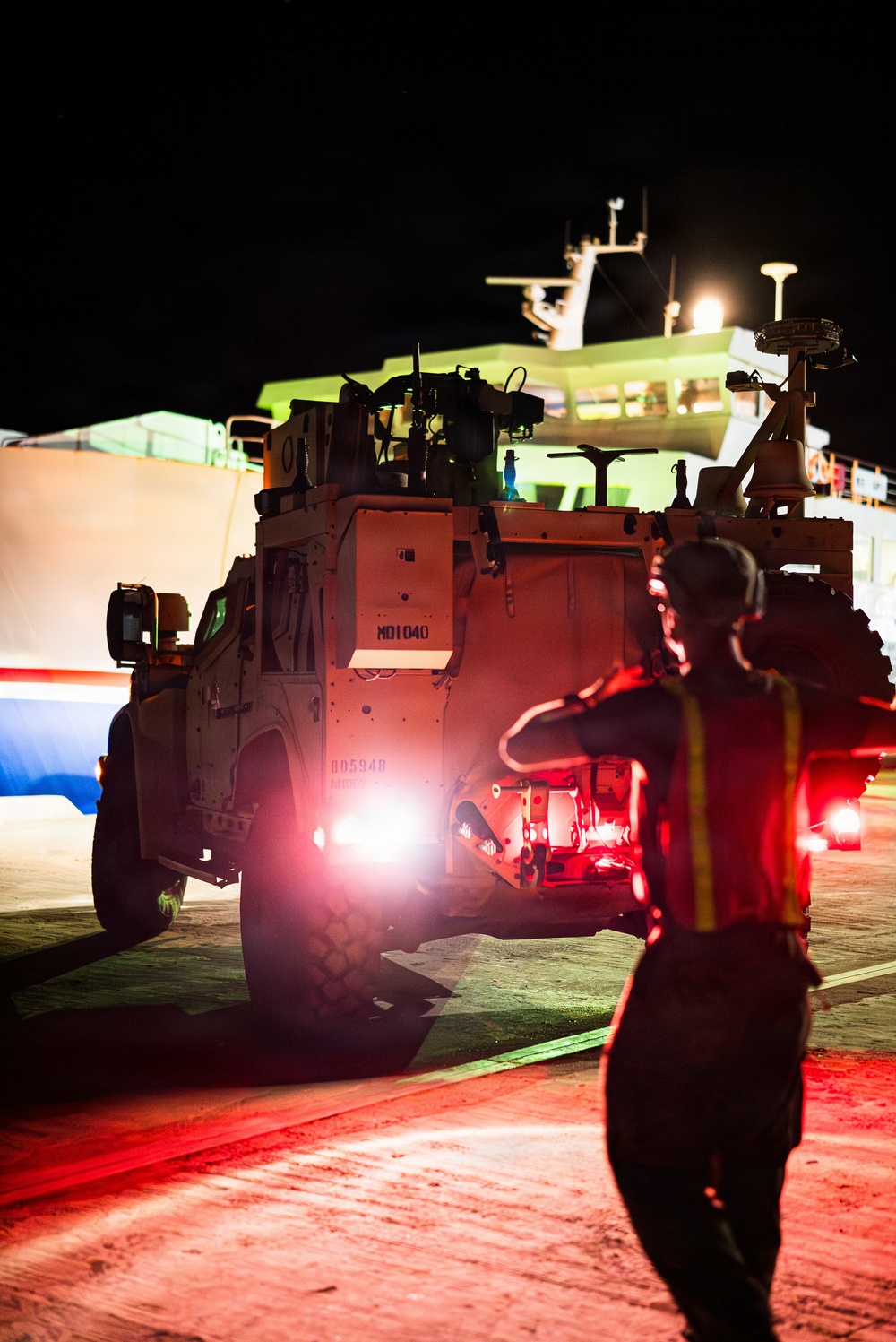 3rd Marine Littoral Regiment loads Philippine surface connectors during KAMANDAG 10