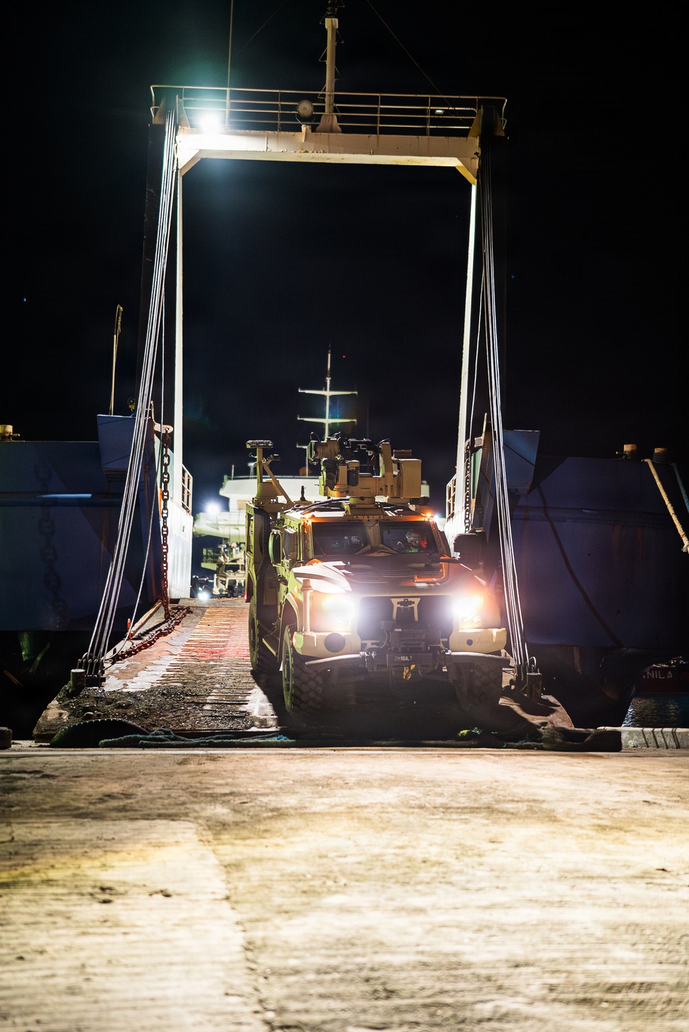 3rd Marine Littoral Regiment loads Philippine surface connectors during KAMANDAG 10