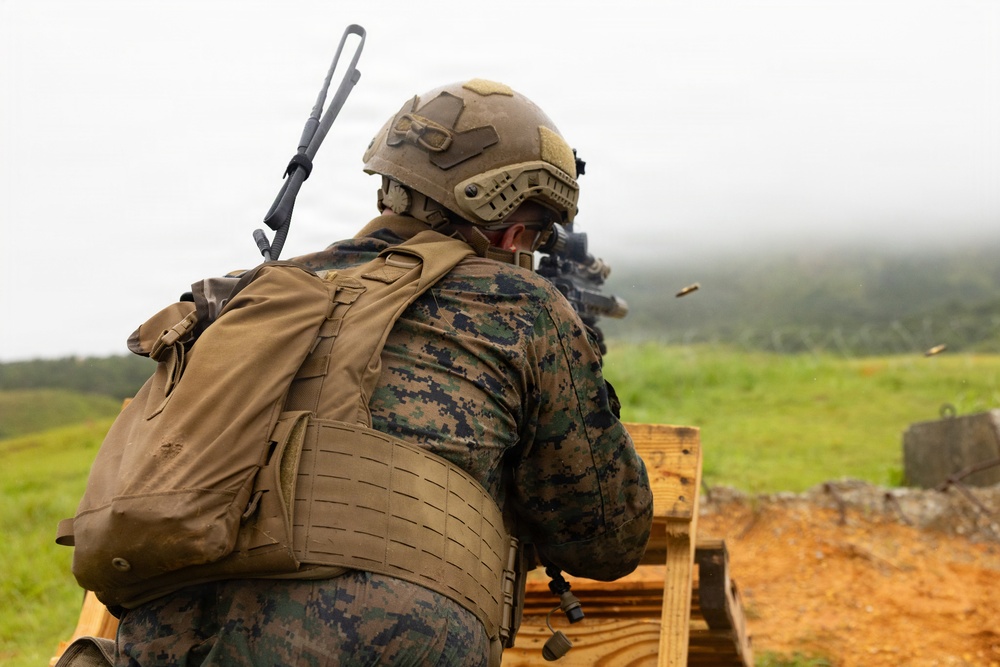 U.S. Marines with 4th Marine Regiment conduct Live Fire Range