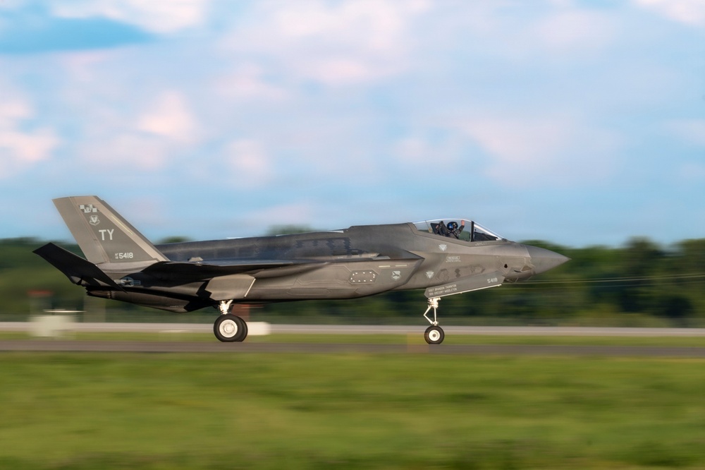 F-35 landing