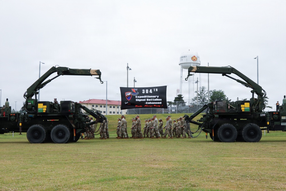 304th ESB-E Holds Change of Command Ceremony