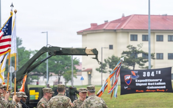 304th ESB-E Holds Change of Command Ceremony