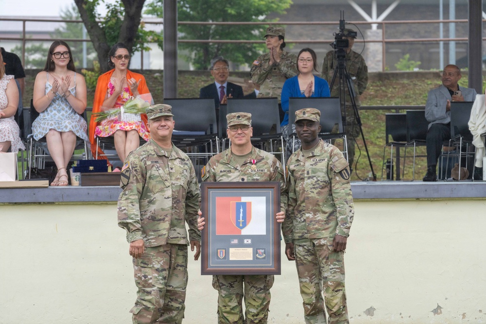304th ESB-E Holds Change of Command Ceremony