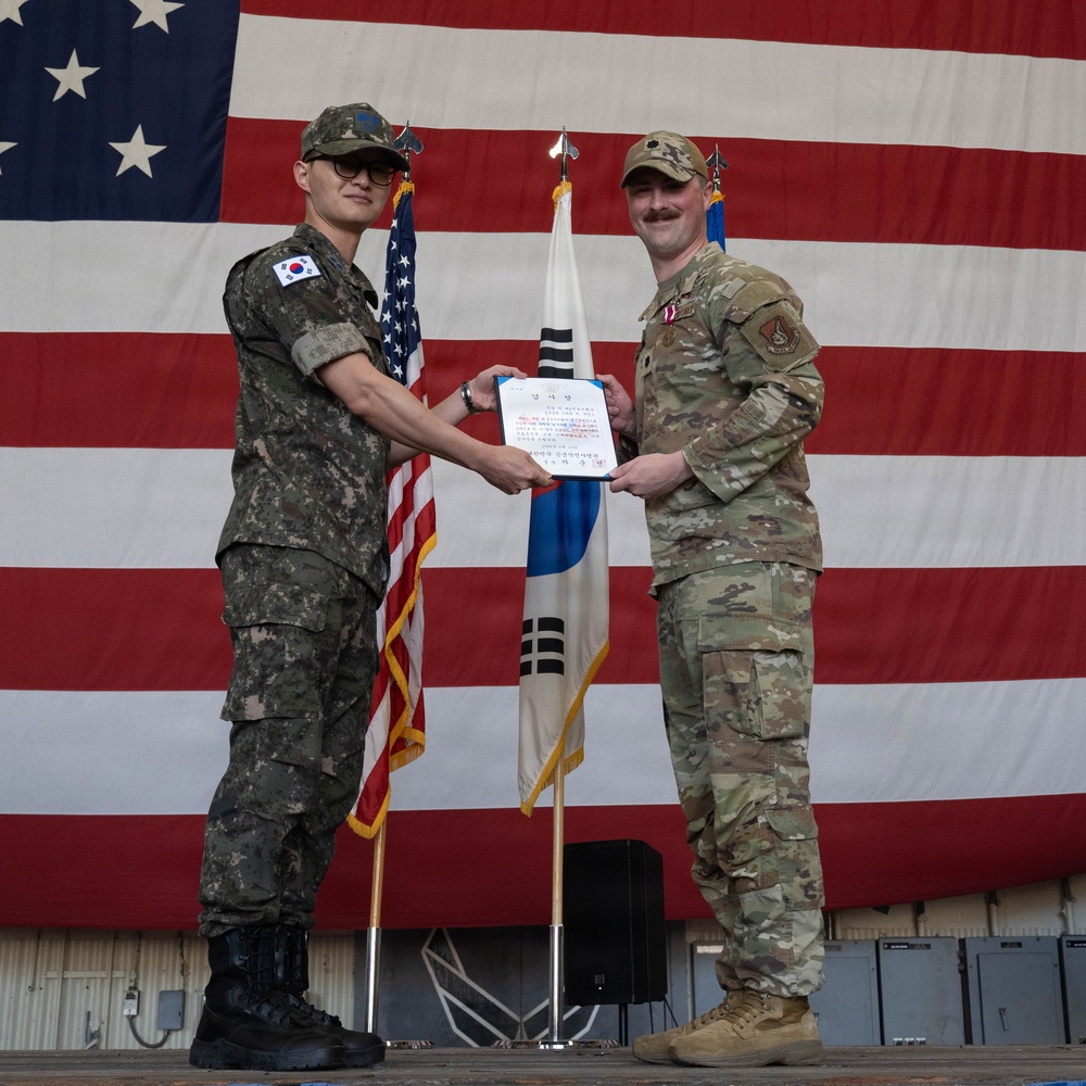 8th CS welcomes new commander