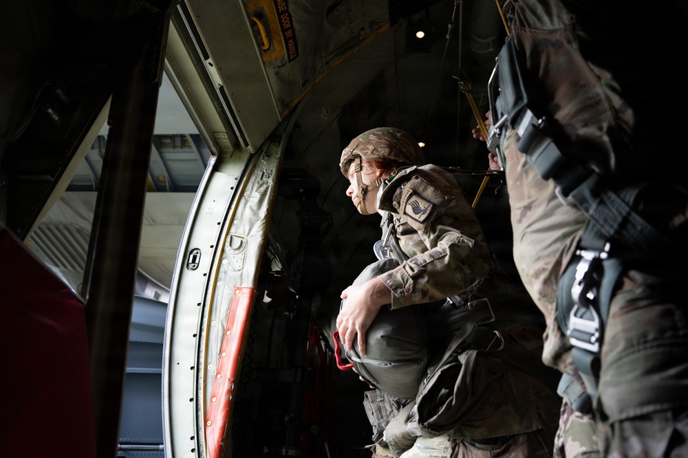 173rd Light Support Battalion Conducts Airborne Operation
