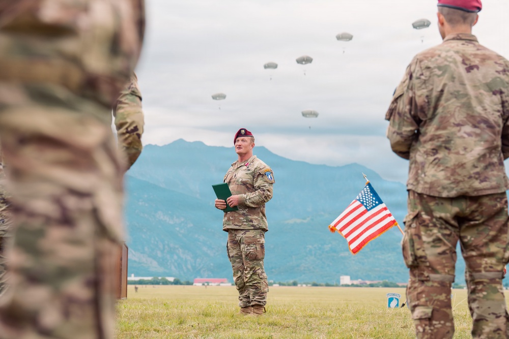 173rd Light Support Battalion Conducts Airborne Operation
