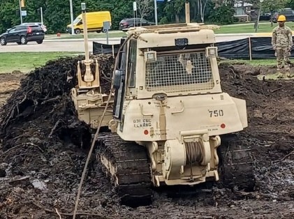 ILLINOIS ARMY NATIONAL GUARD’S 123RD ENGINEER SOLDIERS BUILD RUNNING TRACK AND RENOVATE ARMORY