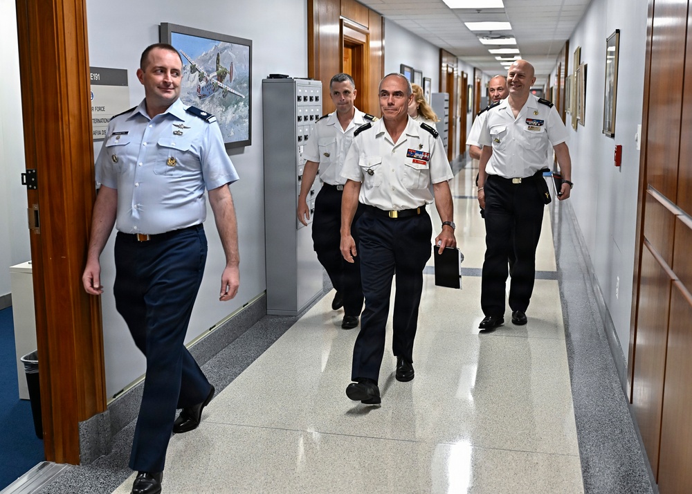 SES Stephens meets French Lt. Gen. Tardif