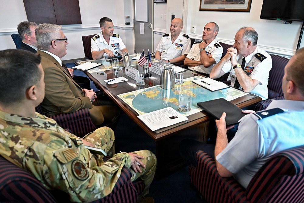 SES Stephens meets French Lt. Gen. Tardif