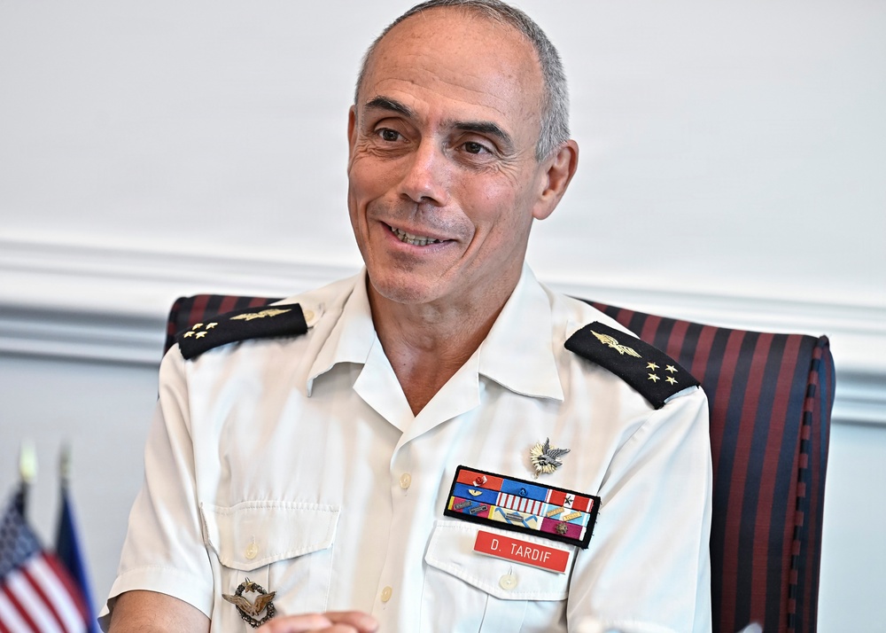SES Stephens meets French Lt. Gen. Tardif