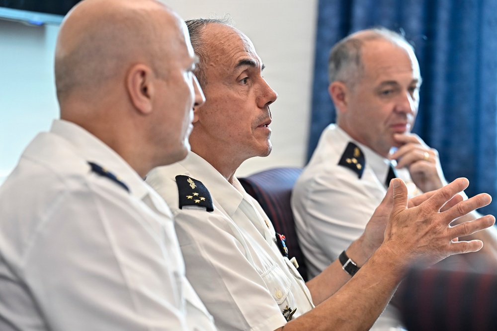 SES Stephens meets French Lt. Gen. Tardif