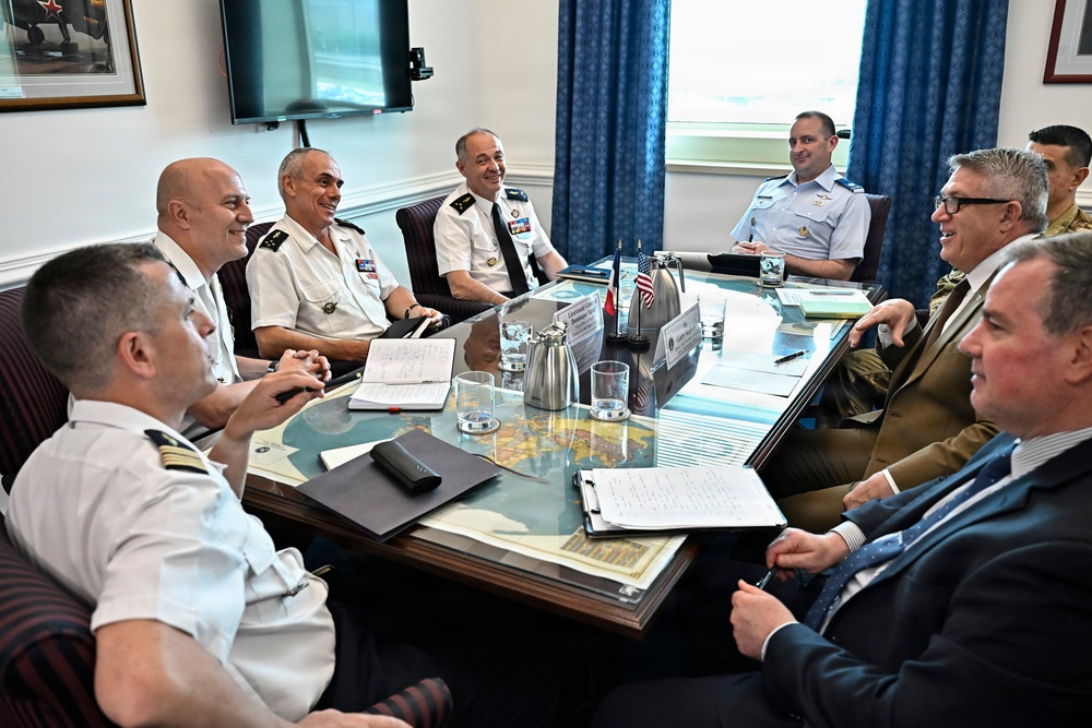 SES Stephens meets French Lt. Gen. Tardif