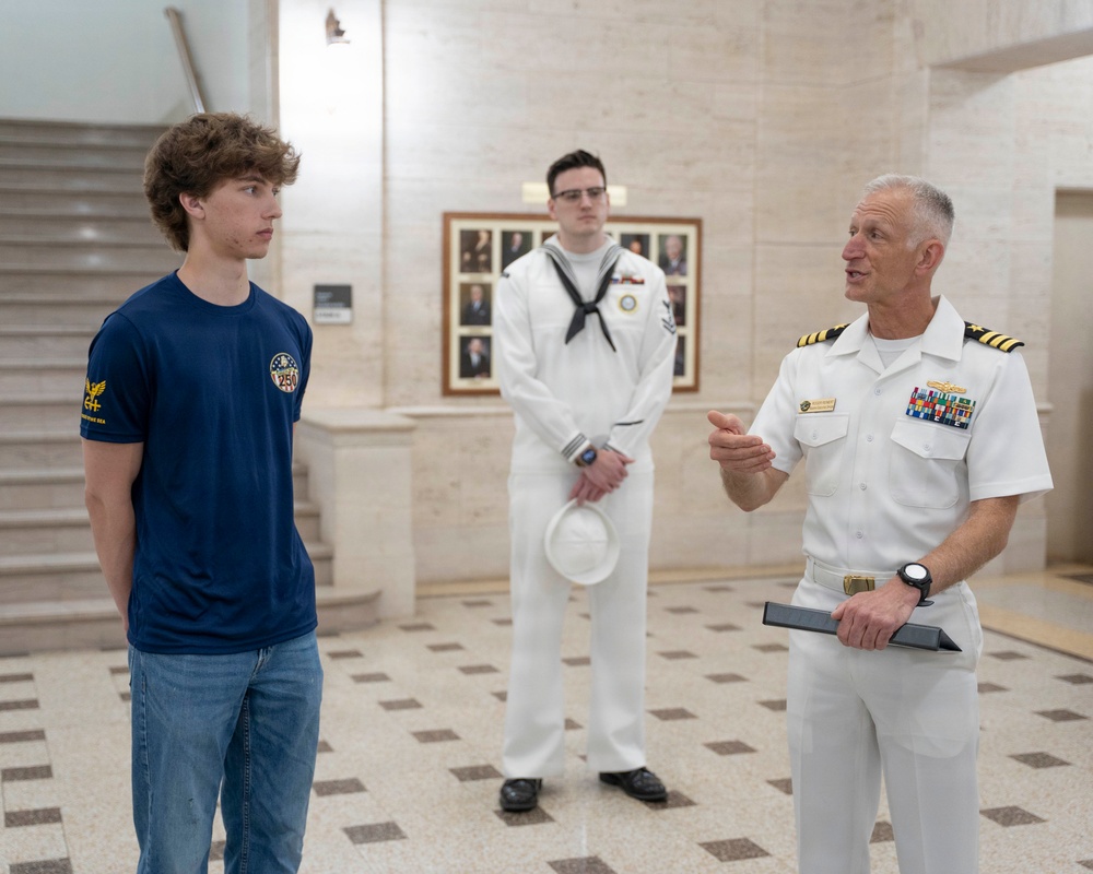 Mayor of Duluth, MN enlists Future Sailor