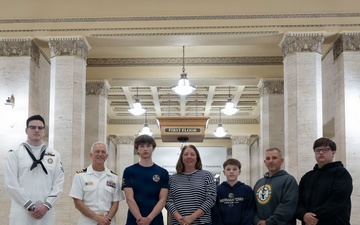Mayor of Duluth, MN enlists Future Sailor