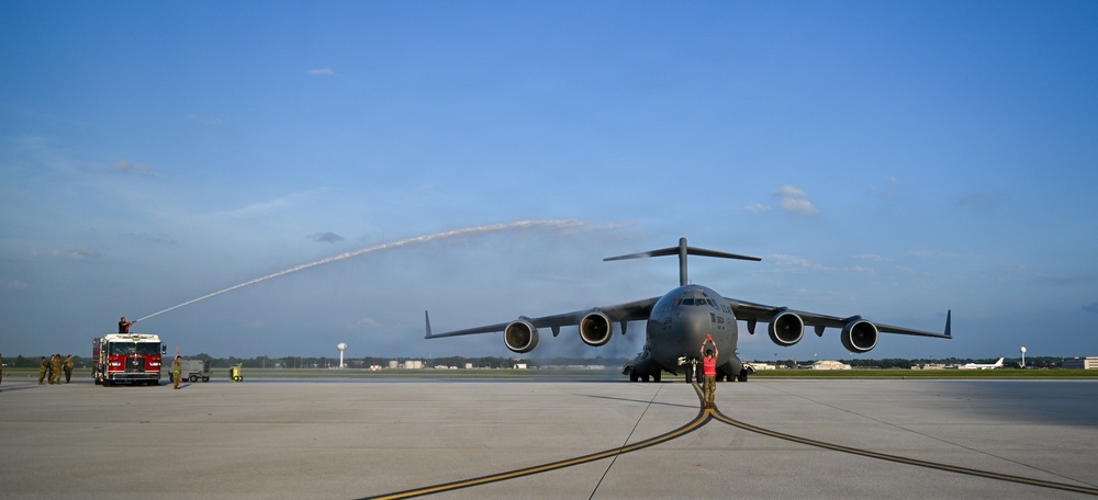 Lt. Gen. John Healy performs final flight with the 445th Airlift Wing